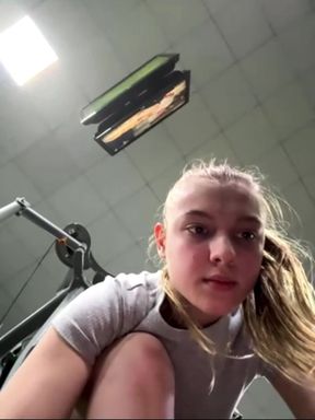 Bouncing natural tits in the gym