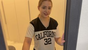 A friend&#039;s naughty girlfriend decided to fuck me while her boyfriend was in the store