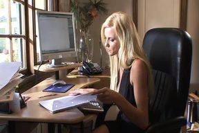 Hannah and Ashton have lesbian threesome sex with Alektra