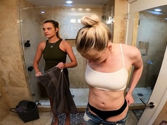 Amateur Lip Licking Lesbian Teens Kissing