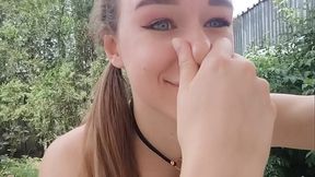 girl peeing twice for free